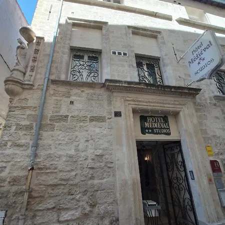 ホテル Le Medieval Palais Des Papes アヴィニョン