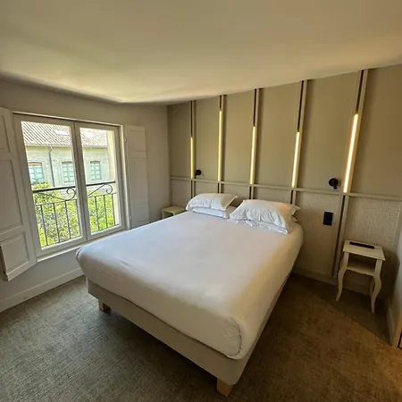 ホテル Le Medieval Palais Des Papes 3*