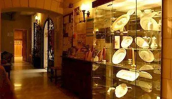 Le Medieval Palais Des Papes 3*